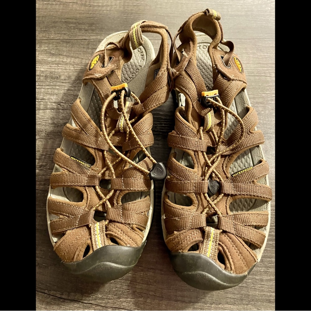 Keen Whisper KMX Brown Closed Toed Sandals Sport Shoes Size 9.5